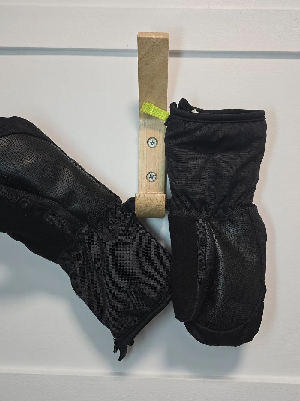 Black Fleece-Lined Water Proof Winter Gloves Easy On With Side Zipper Xsmall